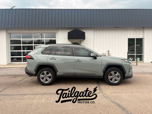 Used 2022 Toyota RAV4 XLE AWD/4WD image 1