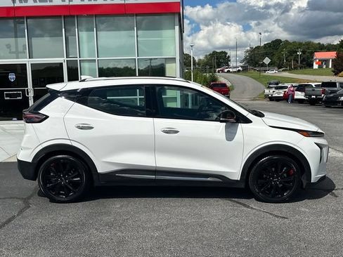 Used 2023 Chevrolet Bolt EUV Premier w/ Sun & Sound Package FWD image 2