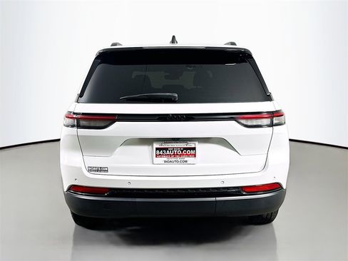 Used 2023 Jeep Grand Cherokee Altitude image 6