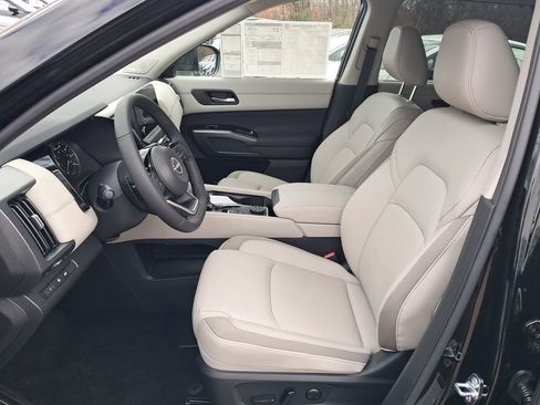 New 2025 Nissan Pathfinder SL w/ SL Premium Package image 10