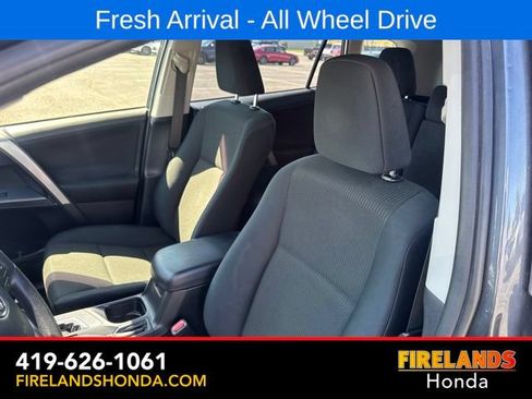 Used 2018 Toyota RAV4 LE w/ All Weather Liner Package AWD/4WD image 16
