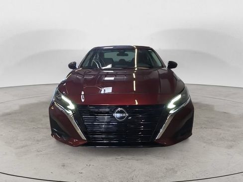 Used 2025 Nissan Altima 2.5 SV FWD image 2
