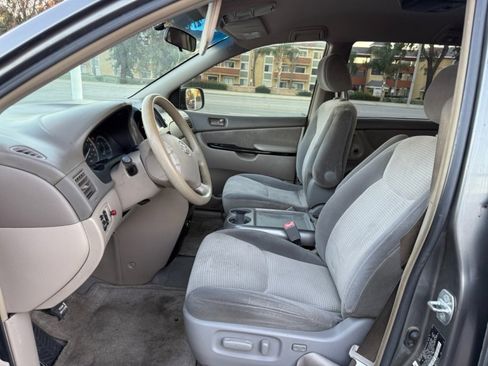 Used 2005 Toyota Sienna CE image 10