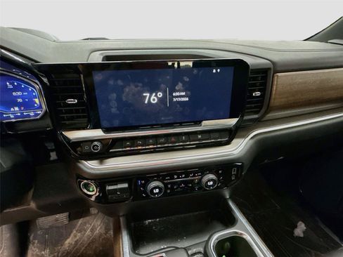 Used 2022 Chevrolet Silverado 1500 High Country w/ High Country Premium Package AWD/4WD image 3
