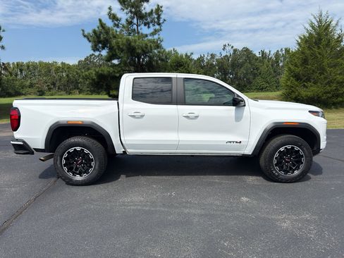 Used 2026 GMC Canyon AT4 AWD/4WD image 9