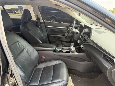 Used 2023 Nissan Altima 2.5 SR w/ SR Premium Package FWD image 31