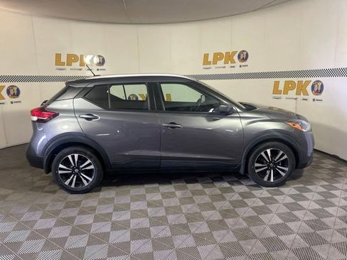Used 2020 Nissan Kicks SV FWD image 2