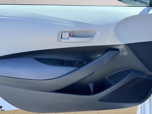 Used 2022 Toyota Corolla LE image 28