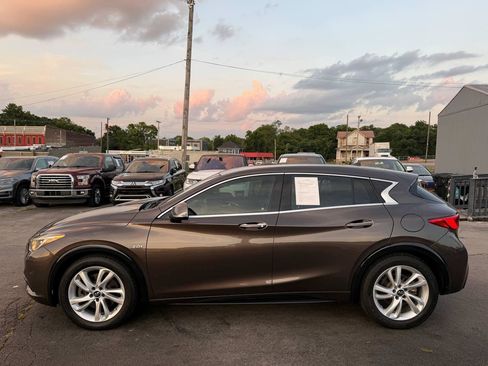 Used 2017 INFINITI QX30 FWD image 7