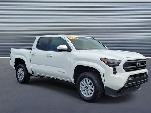 Used 2024 Toyota Tacoma SR5 AWD/4WD image 2