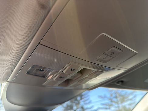 Used 2022 Volkswagen Taos SE w/ Panoramic Sunroof Package image 42