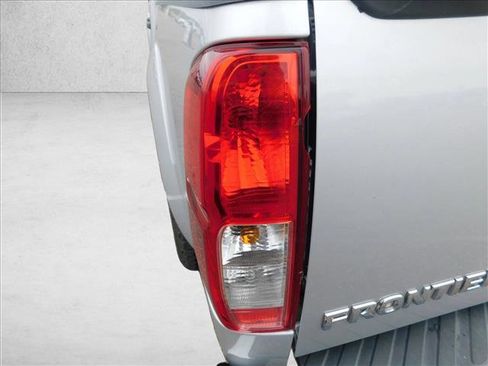 Used 2017 Nissan Frontier SV image 7