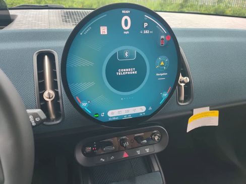 Used 2025 MINI Cooper Countryman SE w/ Comfort Package Max image 24