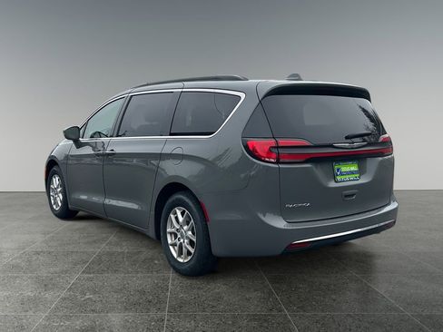 Used 2022 Chrysler Pacifica Touring-L image 5