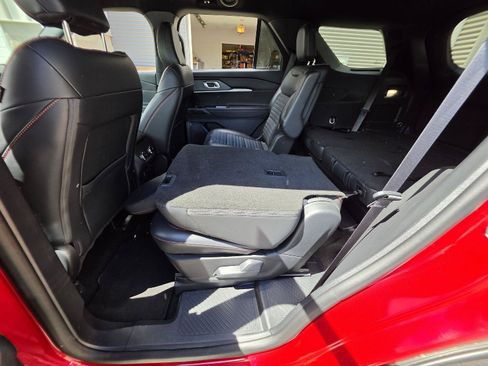 Used 2025 Ford Explorer ST-Line AWD/4WD image 16