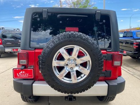 Used 2012 Jeep Wrangler Unlimited Sahara w/ Connectivity Group AWD/4WD image 4