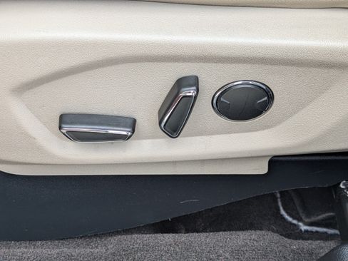 Used 2018 Ford Explorer XLT w/ Equipment Group 202A AWD/4WD image 19