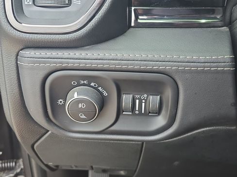 Used 2025 RAM 3500 Limited AWD/4WD image 18