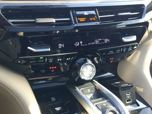 Used 2024 Acura MDX SH-AWD w/ Advance Package image 26