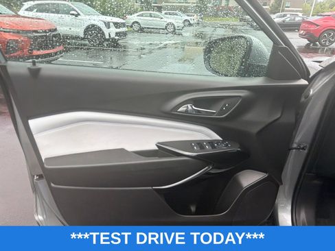 Used 2025 Chevrolet Trax LT w/ Driver Confidence Package FWD image 12