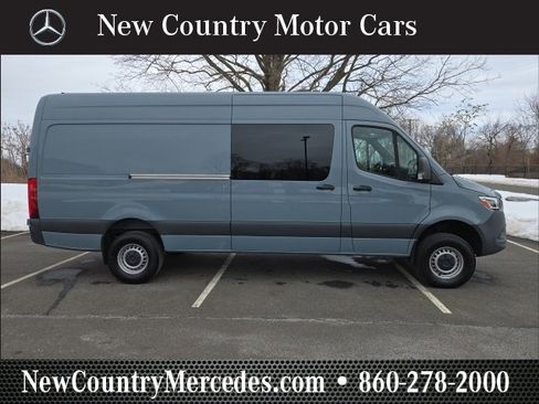 Used 2022 Mercedes-Benz Sprinter 2500 image 2