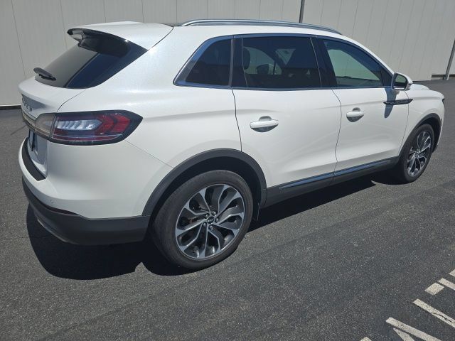 Used 2022 Lincoln Nautilus Reserve AWD/4WD image 7