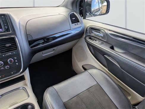 Used 2020 Dodge Grand Caravan SXT image 18