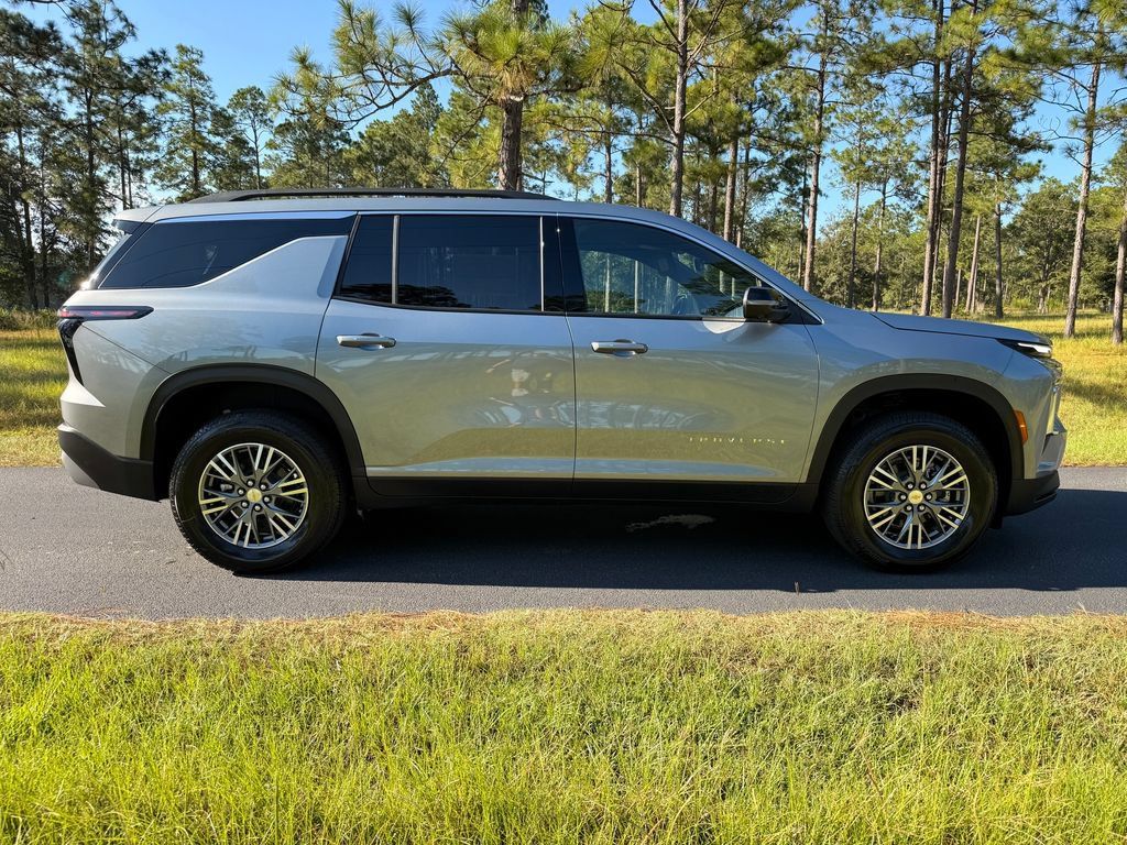 New 2027 Chevrolet Traverse LT w/ Driver Confidence Package FWD image 6