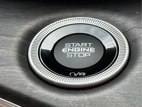 Used 2023 Jeep Grand Cherokee Limited image 24