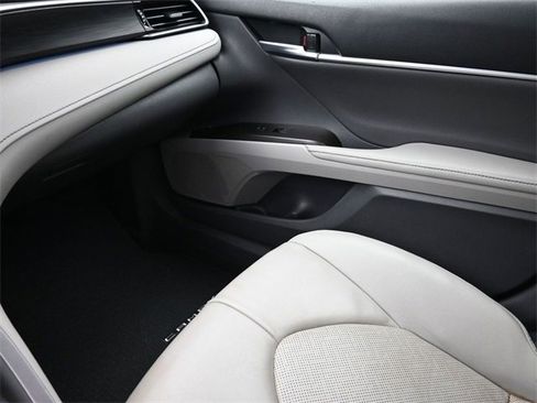 Used 2023 Toyota Camry XLE image 31