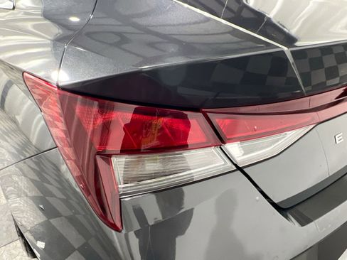 Used 2024 Hyundai Elantra SE image 16