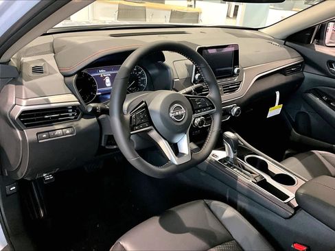 New 2025 Nissan Altima 2.5 SR image 10