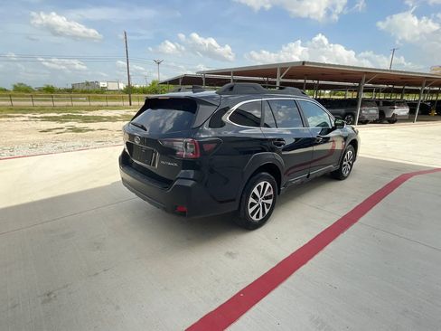 Used 2025 Subaru Outback Premium AWD/4WD image 9