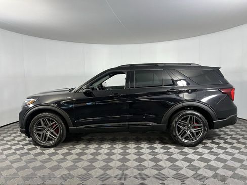 Used 2025 Ford Explorer ST-Line w/ ST-Line Street Pack image 8