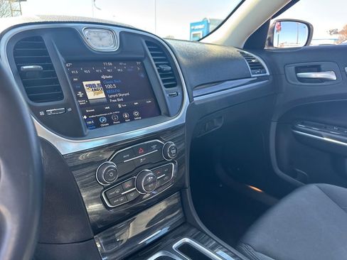 Used 2021 Chrysler 300 Touring w/ Driver Convenience Group image 24