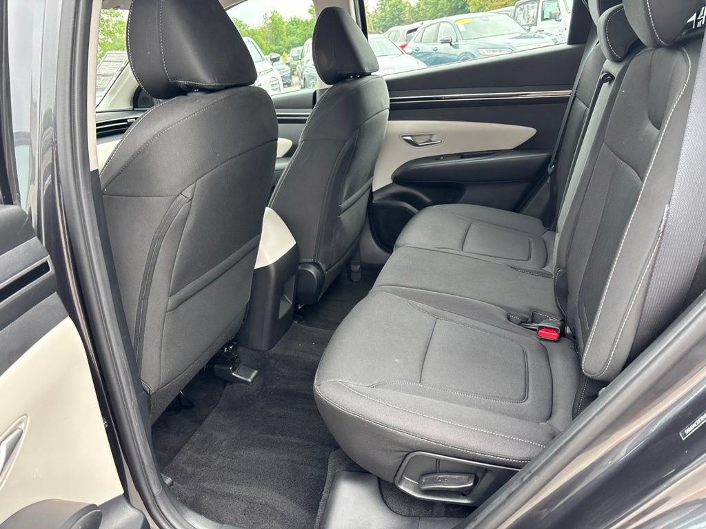 Used 2024 Hyundai Tucson SE AWD/4WD image 16