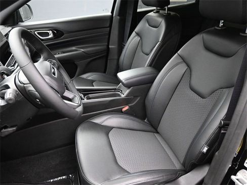 New 2026 Jeep Compass Latitude image 13