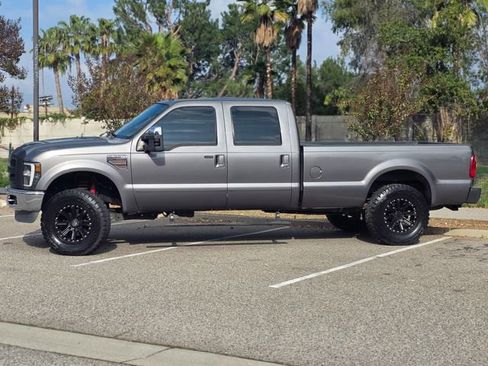 Used 2010 Ford F350 Lariat image 12