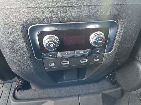 Used 2024 GMC Yukon SLT w/ SLT Premium Package RWD image 17