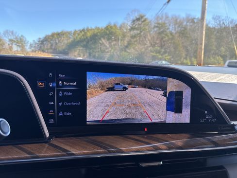 Used 2024 Cadillac Escalade Sport Platinum w/ LPO, ONYX Package image 20