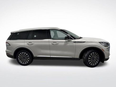Used 2023 Lincoln Aviator AWD w/ Premium Package image 2