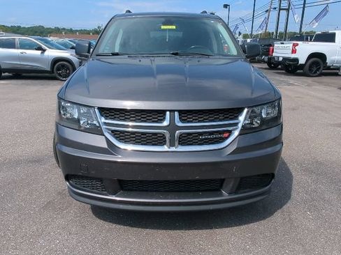 Used 2018 Dodge Journey SE w/ Connectivity Group FWD image 4