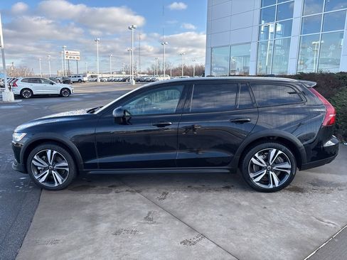 Certified 2024 Volvo V60 B5 Cross Country Plus w/ Protection Package Premier image 8