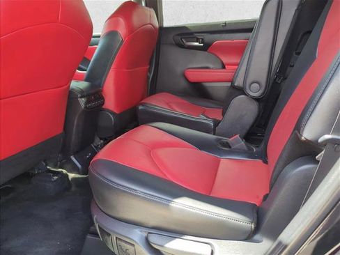 Certified 2024 Toyota Highlander XSE FWD image 8