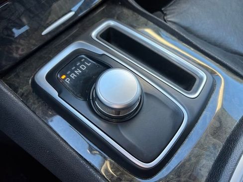 Used 2017 Chrysler 300 C image 17