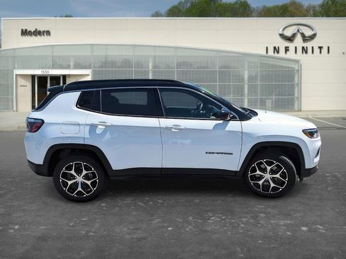 Used 2024 Jeep Compass Limited AWD/4WD image 3