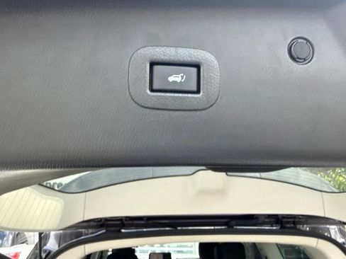 Used 2023 INFINITI QX80 Luxe w/ All-Season Package AWD/4WD image 16