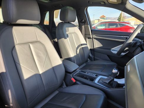 Used 2025 Audi Q3 2.0T Premium image 17