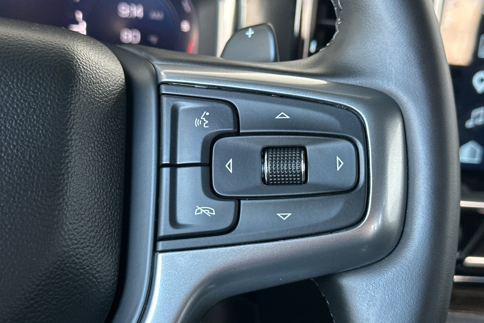 Used 2025 Chevrolet Silverado 1500 LT w/ LPO, Dark Essentials Package RWD image 32