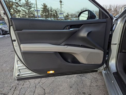 Used 2023 Toyota Camry XLE image 11